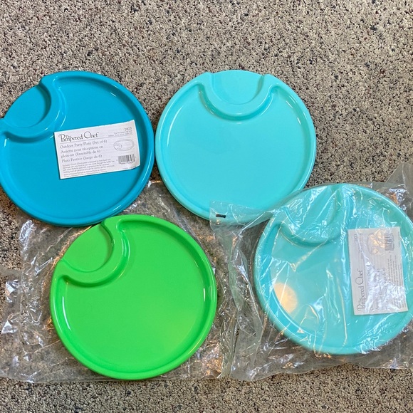 Retired Pampered Chef Colorful Divided Plate Set 12 10” Outdoor Party Plates - Picture 1 of 1